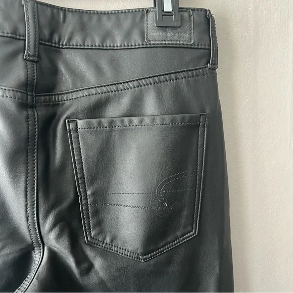 American Eagle Faux Leather Black Hi Rise Jeggings Size 6 - Picture 4 of 6